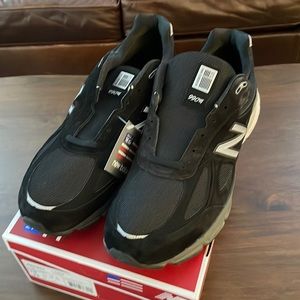 New Balance M990V4 Athletics Shoes
